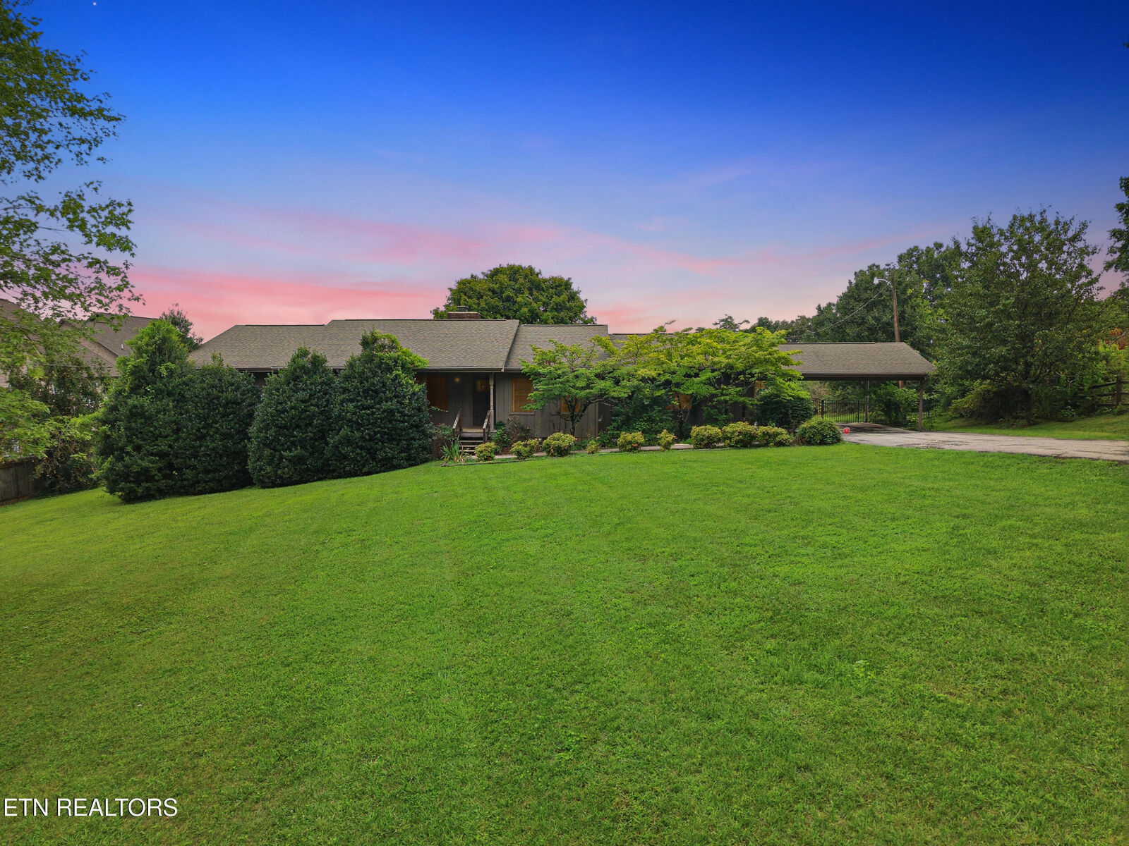 Property Photo:  8501 Nubbin Ridge Rd  TN 37923 