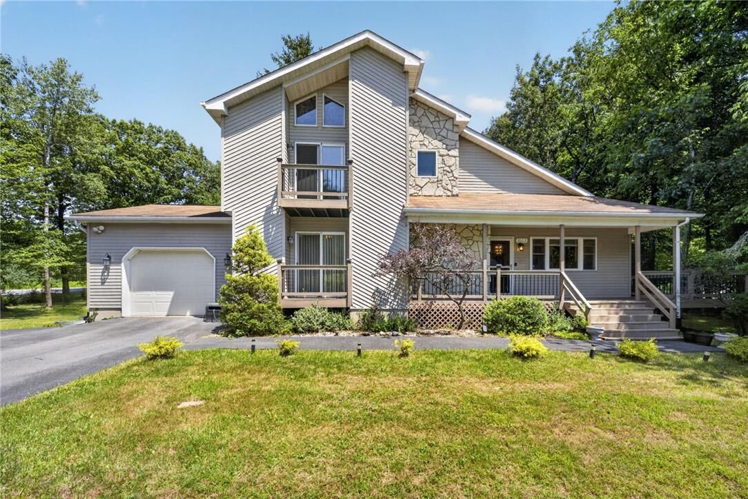 Property Photo:  3103 Evergreen Circle  PA 18466 