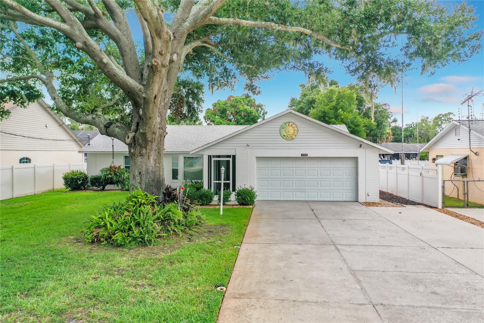 Property Photo: 33909 Linda Lane FL 34788