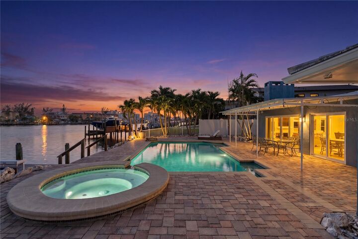 Property Photo:  10038 S Yacht Club Drive  FL 33706 
