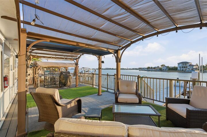 Property Photo: 1818 Dolphin Boulevard S FL 33707