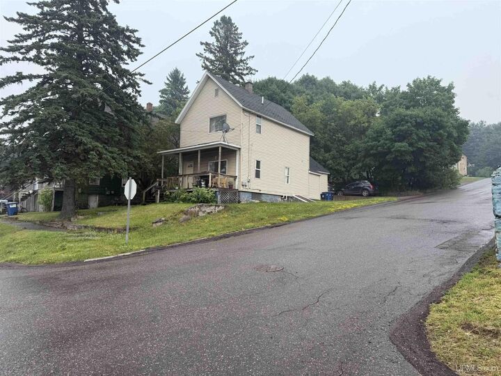 Property Photo:  513 W Houghton Avenue  MI 49931 