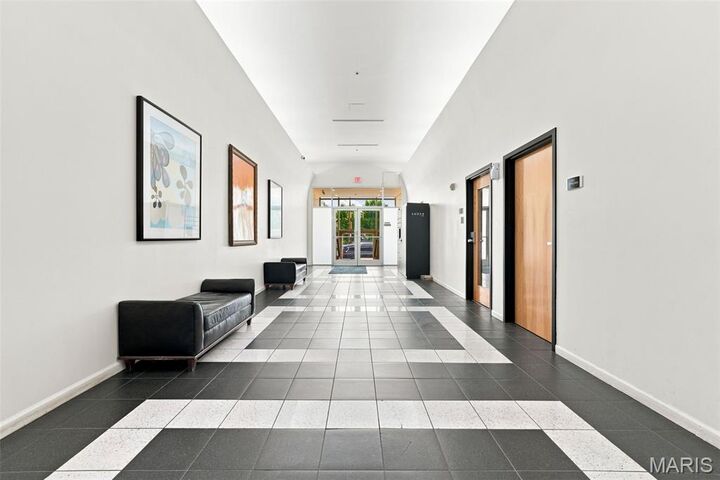 Property Photo: 1511 Locust Street 807 MO 63103
