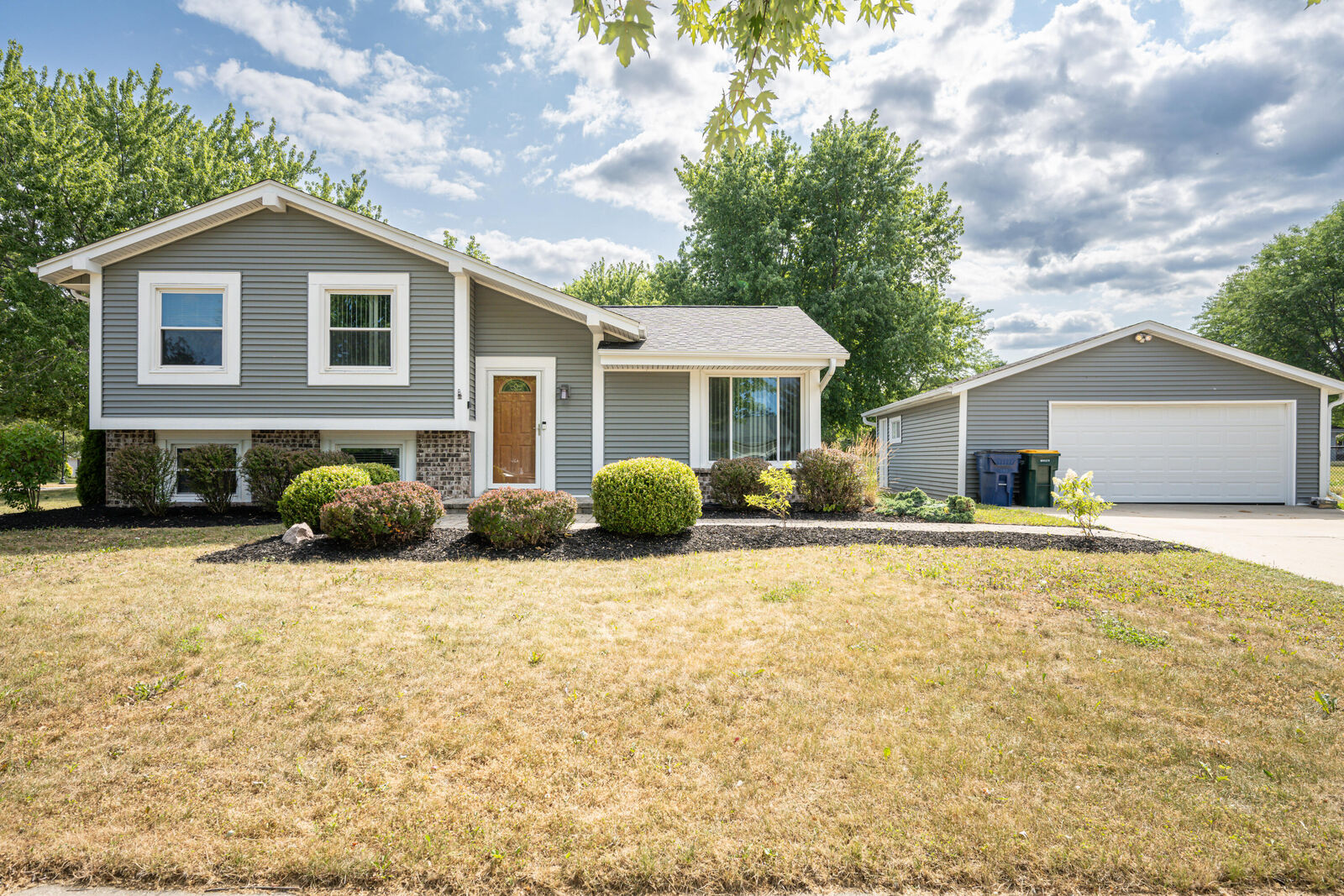 Property Photo: 7601 S Manor Ave WI 53154