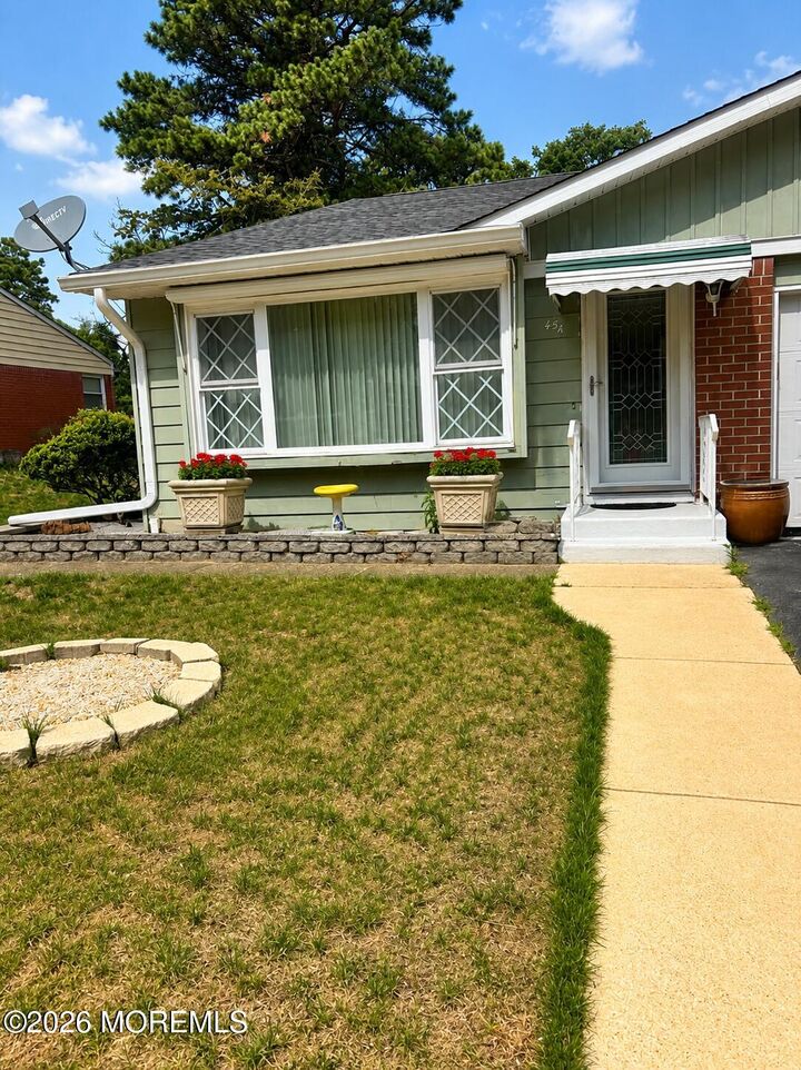 Property Photo:  45 Yorktowne Parkway  NJ 08759 