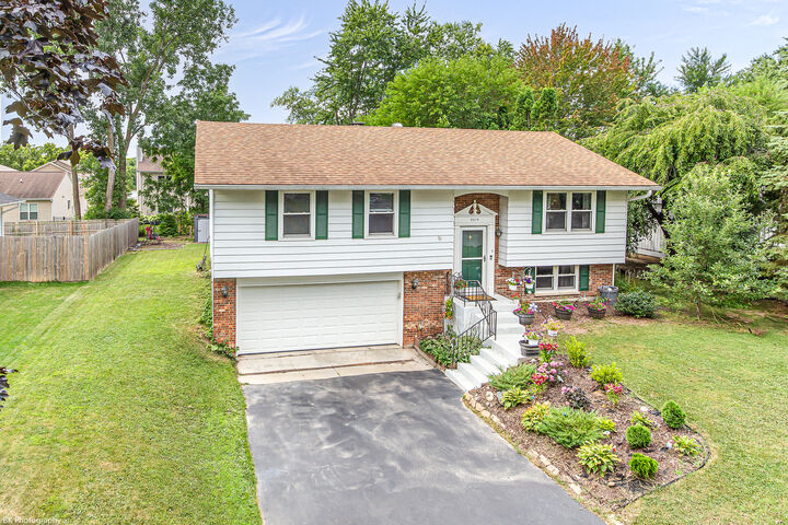 Property Photo:  2319 Springhill Lane  IL 60046 