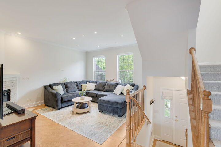 Property Photo: 1737 Maple Avenue IL 60133