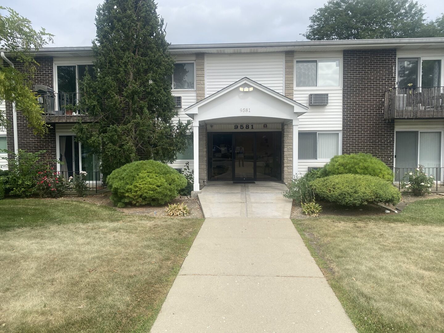 Property Photo:  9581 Dee Road 2L  IL 60016 