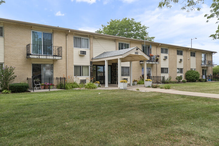 Property Photo:  9562 Park Lane 2I  IL 60016 