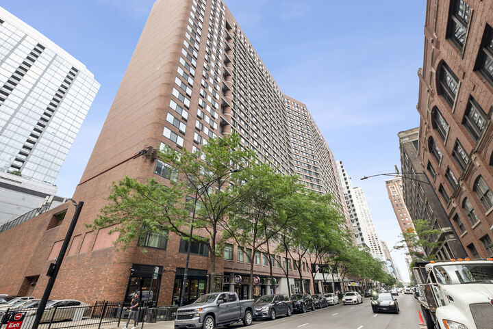 Property Photo:  211 E Ohio Street 817  IL 60611 