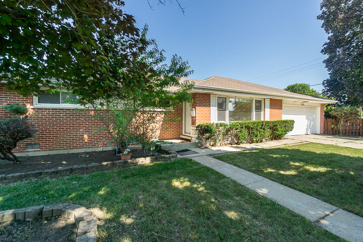 Property Photo: 1185 Seymour Avenue IL 60016
