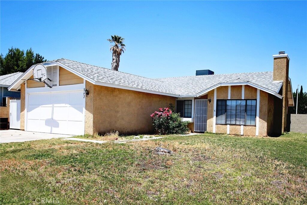 Property Photo:  567 E Avenue J9  CA 93535 