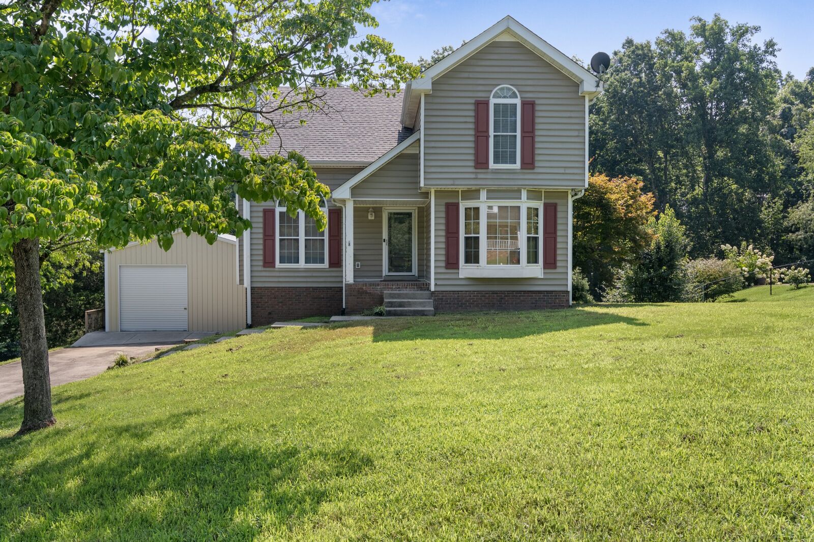 Property Photo: 827 Burton Trl TN 37010