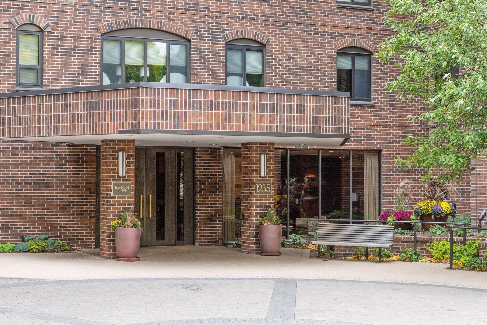 Property Photo:  1235 Yale Place 705  MN 55403 