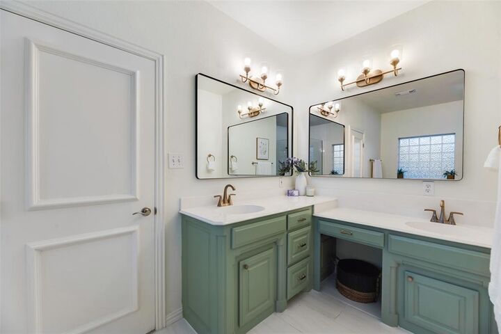 Property Photo: 609 Acorn Street TX 76258