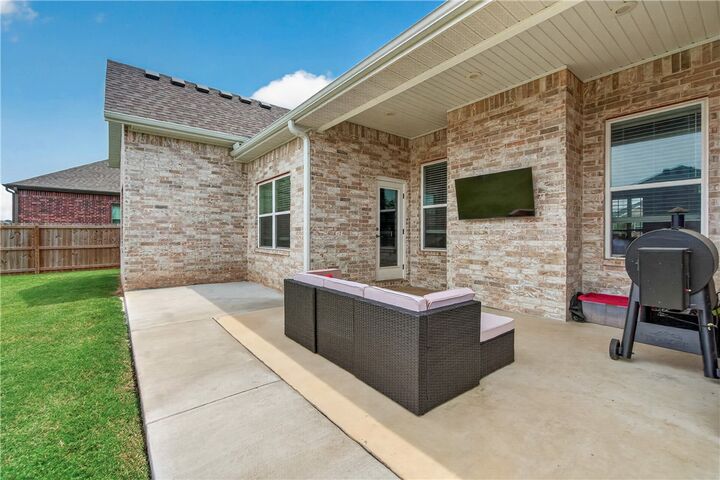 Property Photo: 5922 Lavender Avenue AR 72762