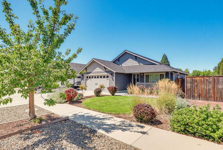 Property Photo:  2210 Westwood Drive  OR 97501 