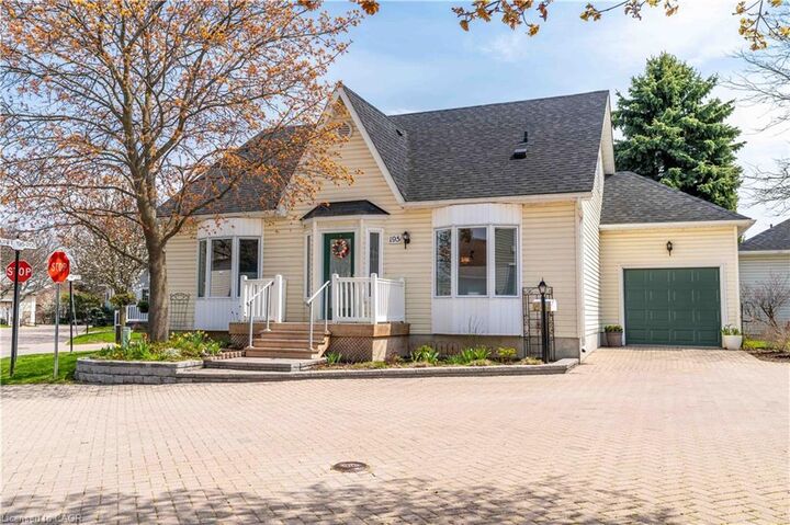 Property Photo:  195 Silverbirch Boulevard  ON L0R 1W0 