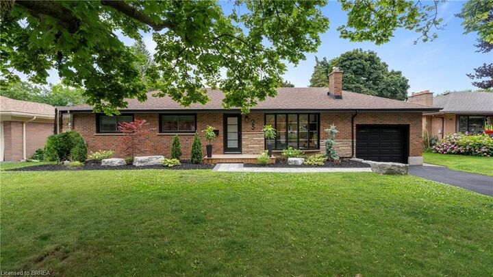 25 Seneca Crescent — photo 1