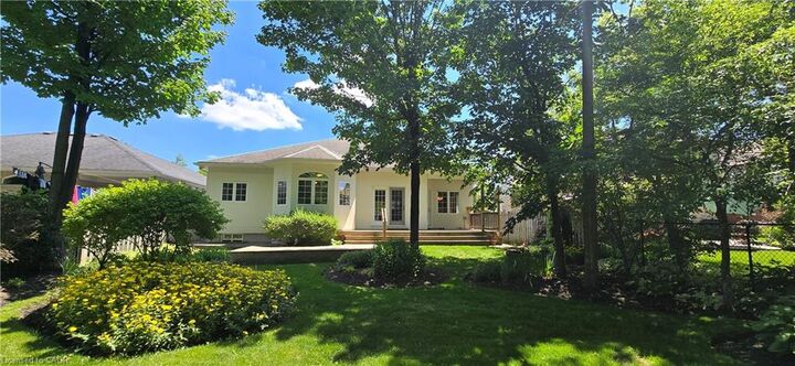 44 Laschinger Boulevard — photo 1