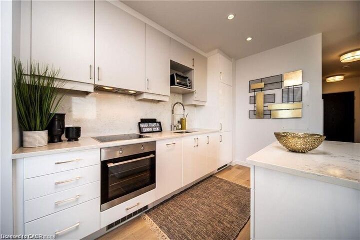 Property Photo: 181 King Street 1601 ON N2J 0E7