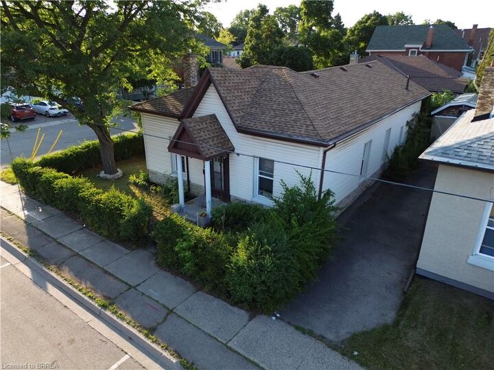 Property Photo:  472 Colborne Street E  ON N3S 3P1 