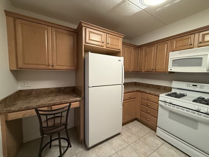 Property Photo:  1550 Worcester Rd 304  MA 01702 
