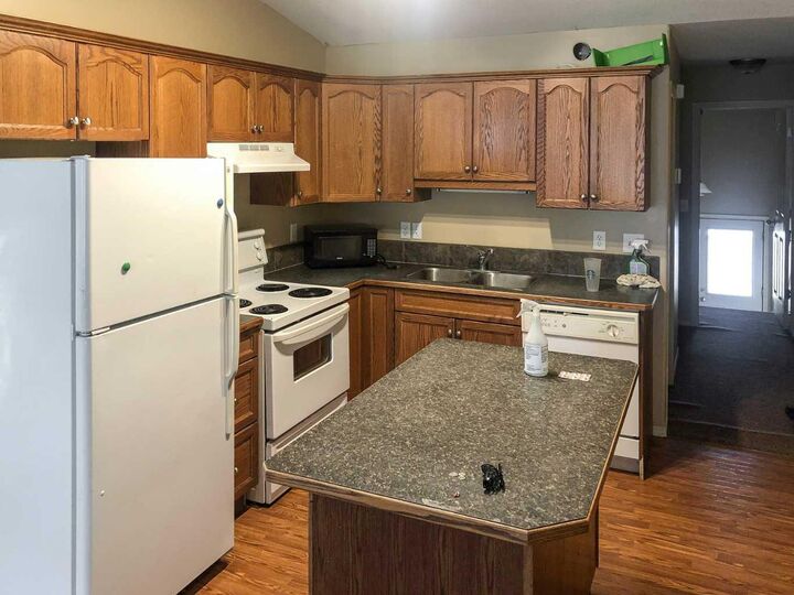 Property Photo:  7019 Deer Street  AB T4L 1Y9 