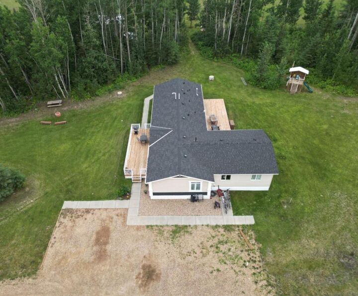 Property Photo:  105520 Rge Rd 151A  AB T0H 2H0 