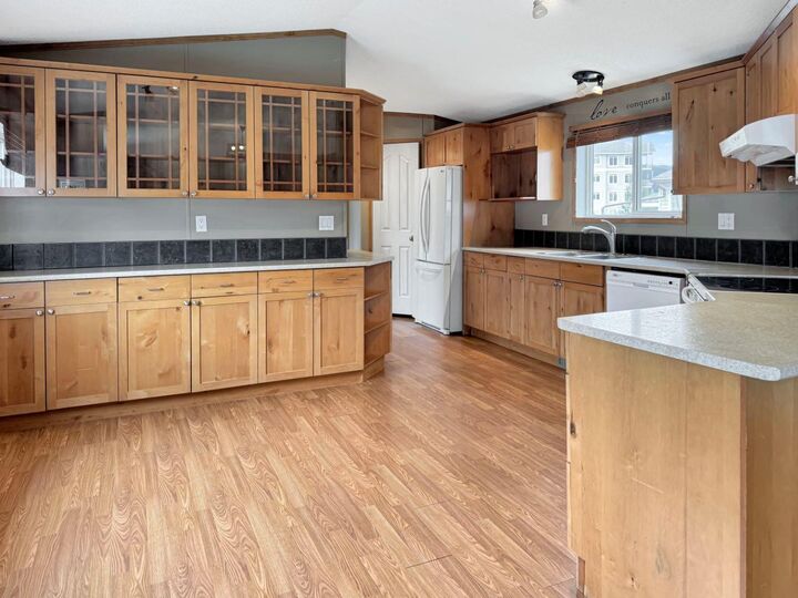 Property Photo: 212 Mawdsley Crescent AB T0E 0Y0