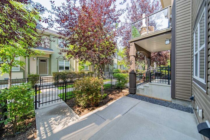 Property Photo:  941 McKenzie Towne Manor SE  AB T2Z 1E1 