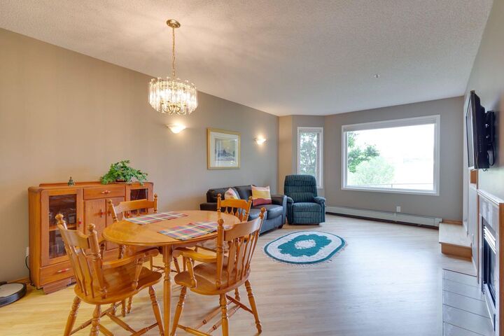 Property Photo: 3109 Hawksbrow Point NW 3109 AB T3G 4C9