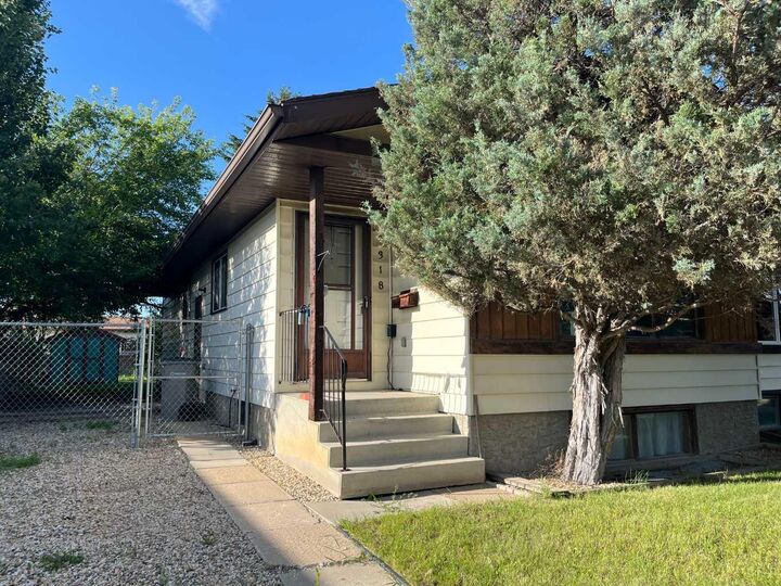 Property Photo:  9318 70A Avenue  AB T8V 6C9 