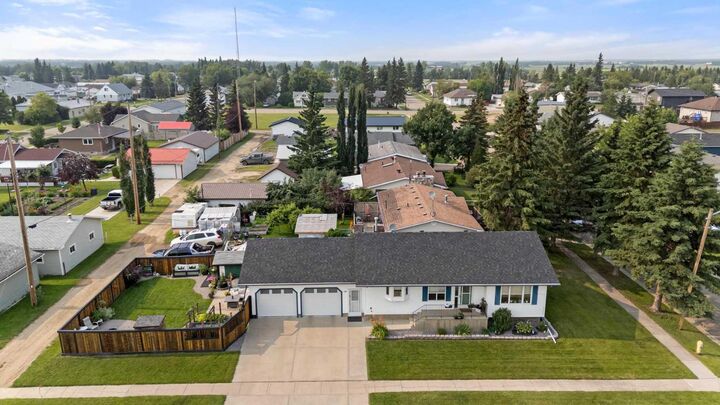 Photo de la propriété:  14 3 Avenue  AB T0B 1W0 