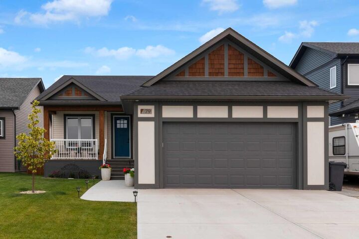 79 Vincent Crescent — photo 1