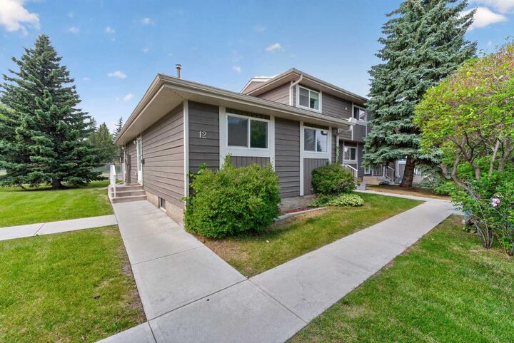 Property Photo:  14736 Deerfield Drive SE 12  AB T2J 5Y1 