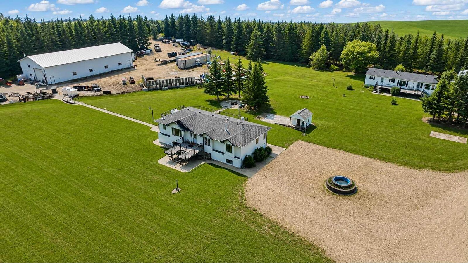 Property Photo:  710050A Range Road 65 Range  AB T8W 5C9 