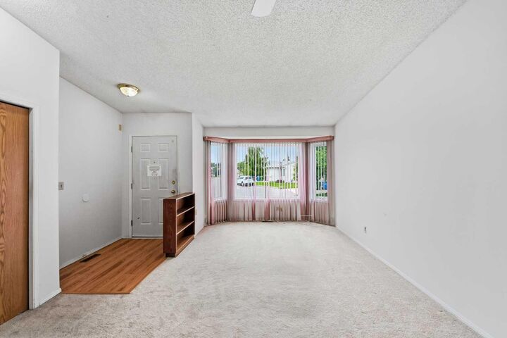 Property Photo: 60 Rundlelawn Green NE AB T1Y 6S5