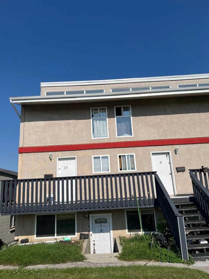 3726 Centre Street NE 4 — photo 1