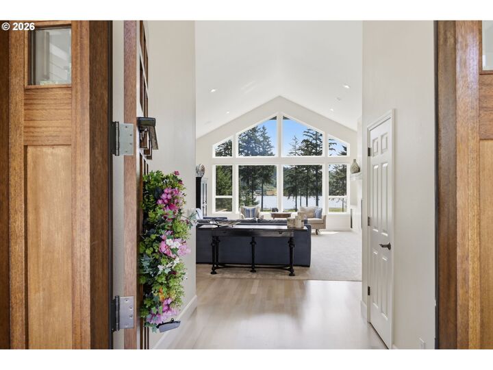 Property Photo: 6000 Davis Way OR 97439