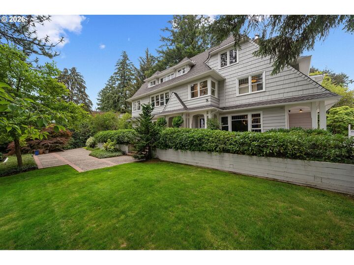 Property Photo: 1708 SW Hawthorne Ter OR 97201