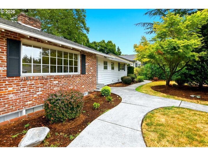 Property Photo:  4510 Willamette Dr  WA 98661 