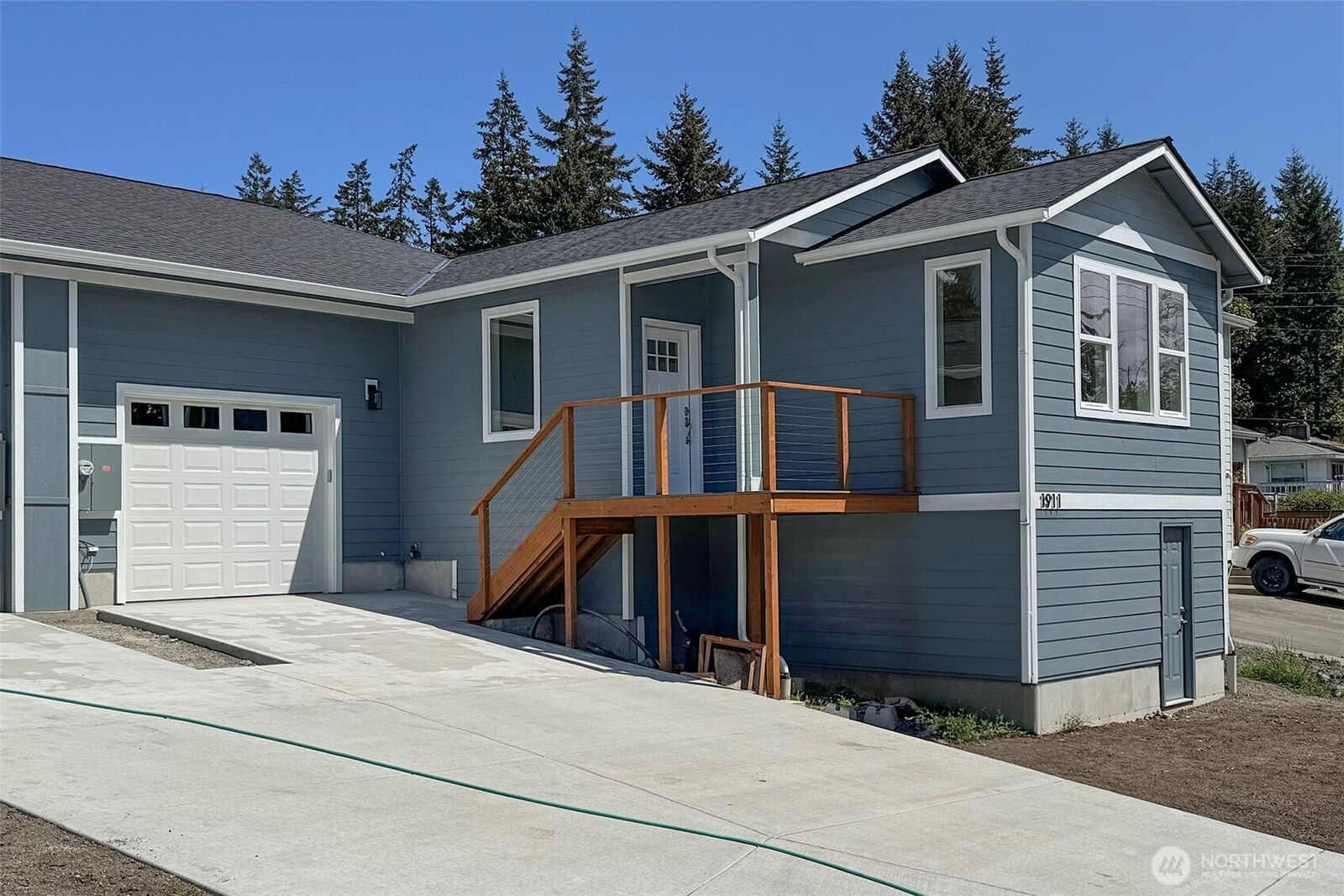 Property Photo:  1911 W 10th St  WA 98363 