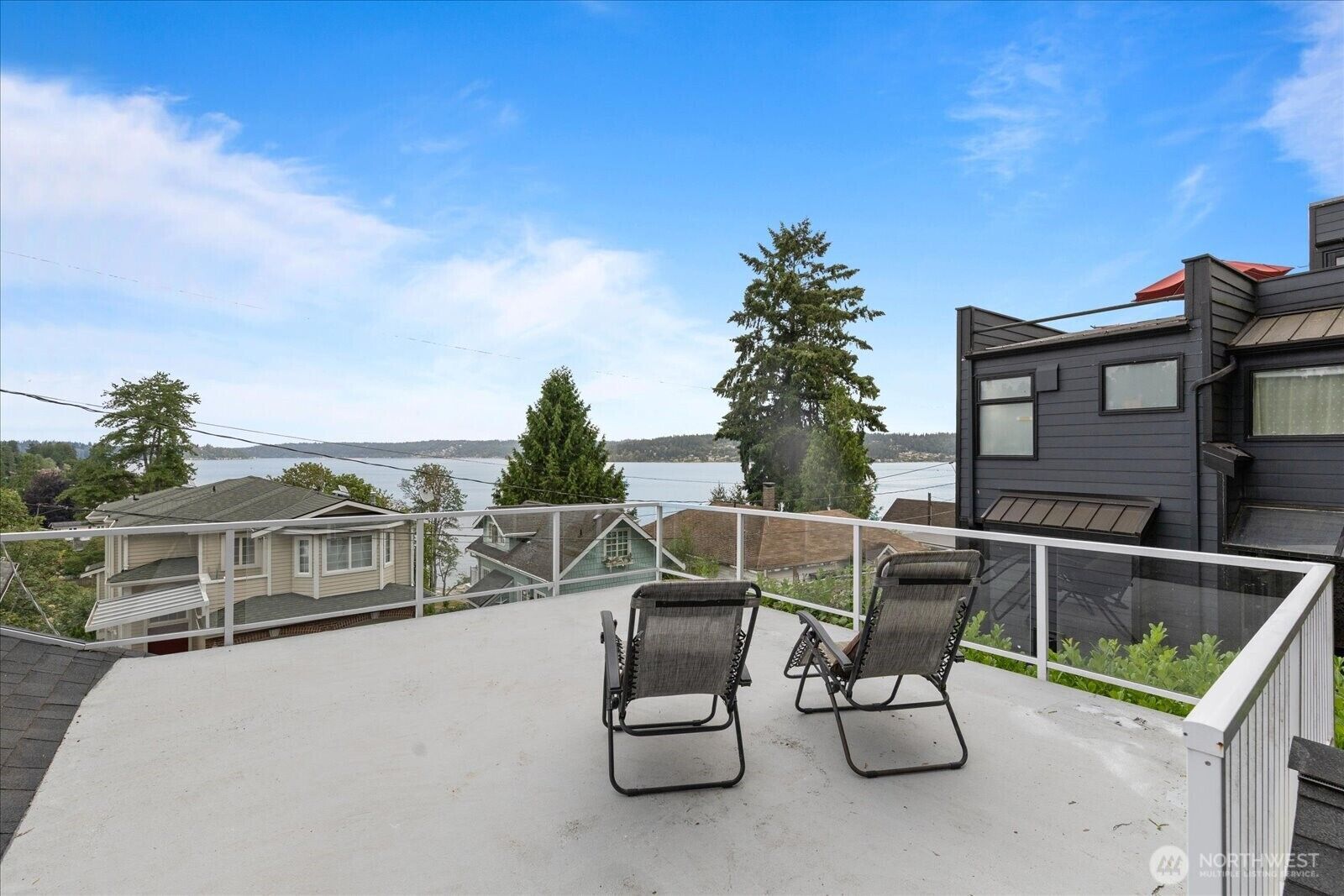 Property Photo:  16917 SE 38th Place  WA 98008 