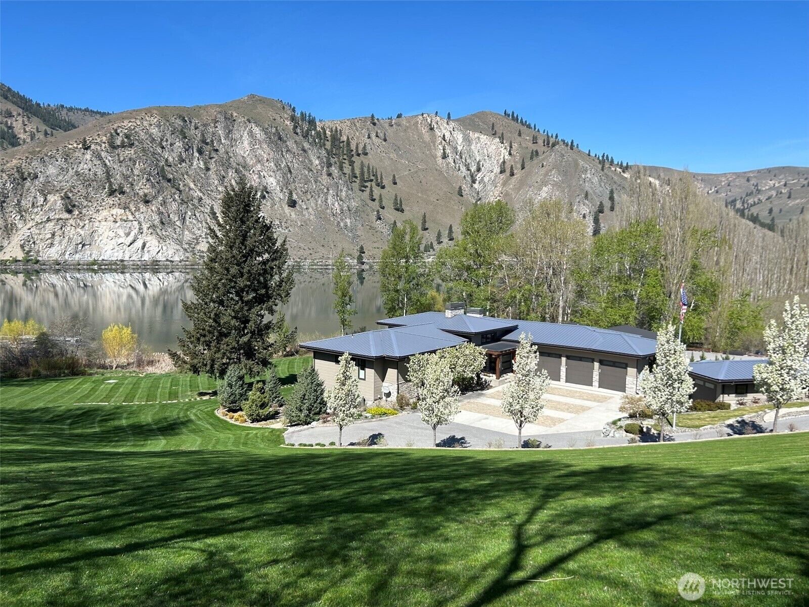 Property Photo: 11 Alcazar Lane WA 98843