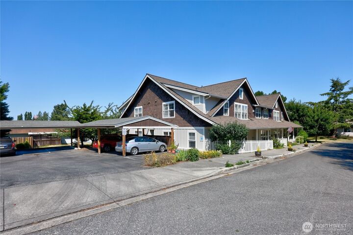 Property Photo: 350 Castellano Way 104 WA 98368