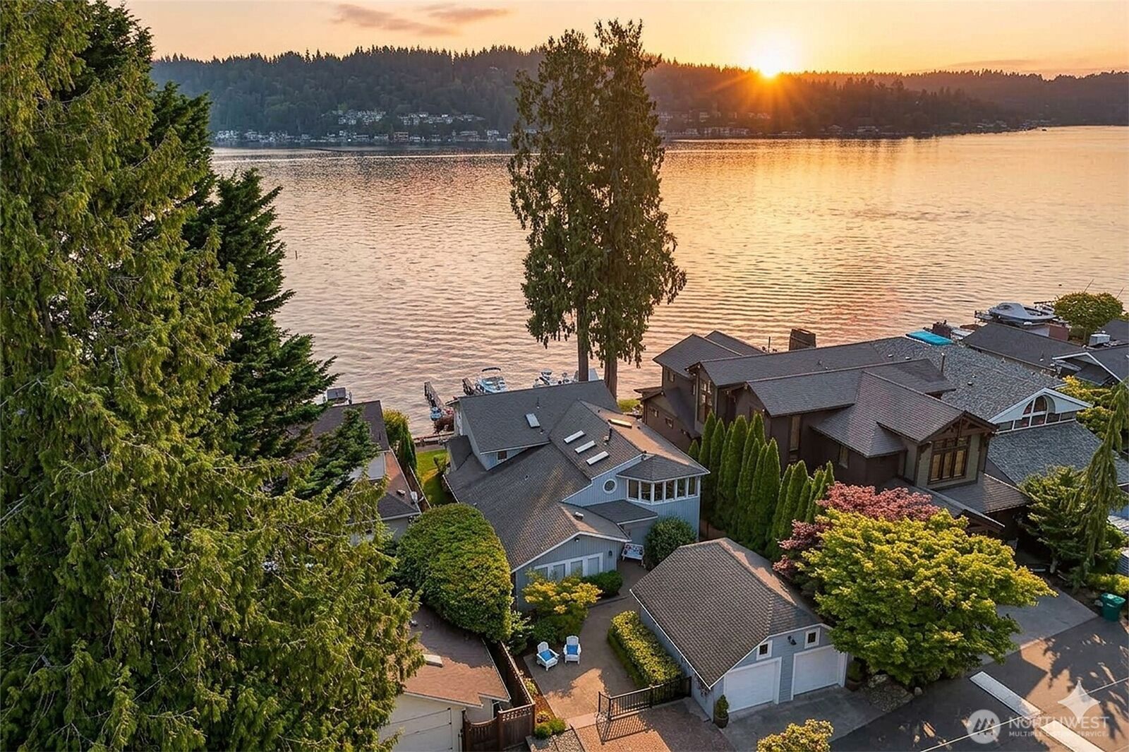 Property Photo: 18846 SE 42nd Street WA 98027