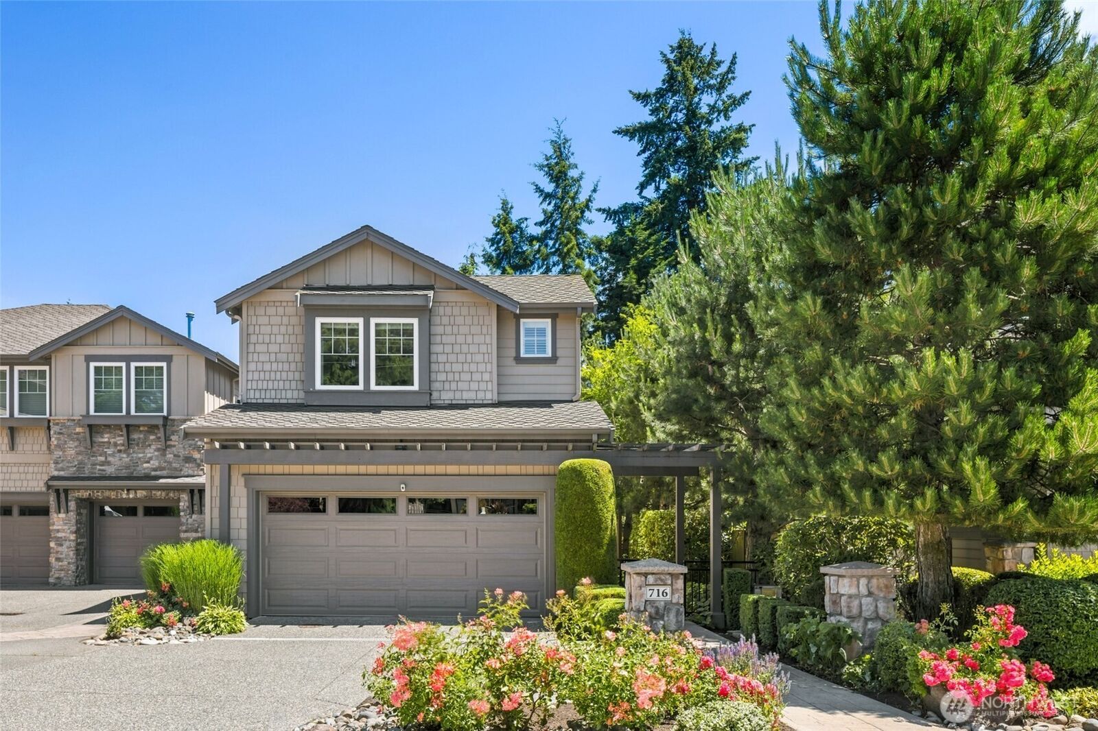Property Photo:  716  99th Avenue NE  WA 98004 