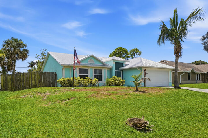 Property Photo:  1074 SW Barbarosa Avenue SW  FL 34953 