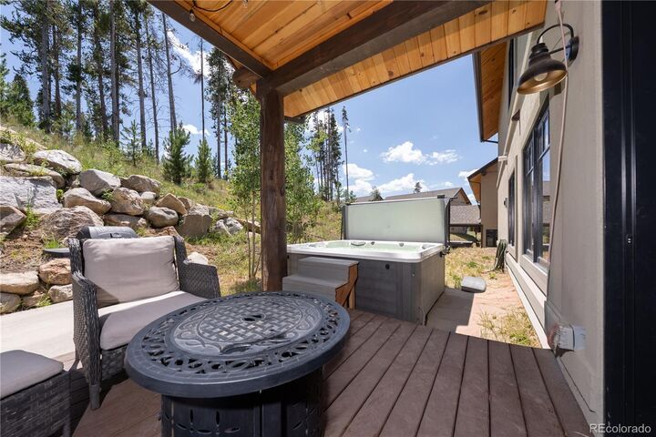 Property Photo:  220 County Road 8332  CO 80442 